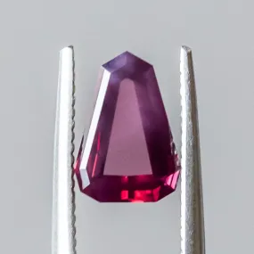 1.33CT GEOMETRIC PORTRAIT CUT DEEP PINK SPINEL, 9.6x6.8x2.2MM